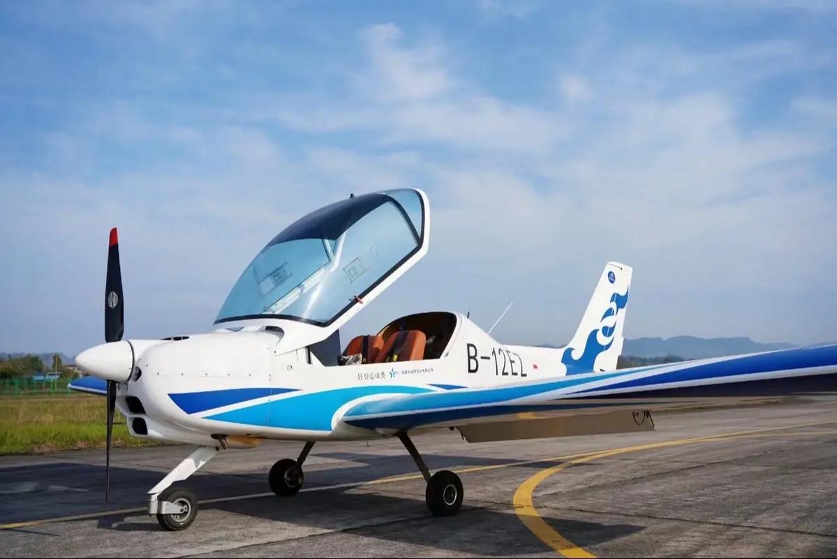 成都飞行家俱乐部云皓川通航cloudridgeaviationcfec