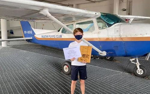 真帅 非洲十岁男孩创下新加坡飞行俱乐部史上最年轻记录