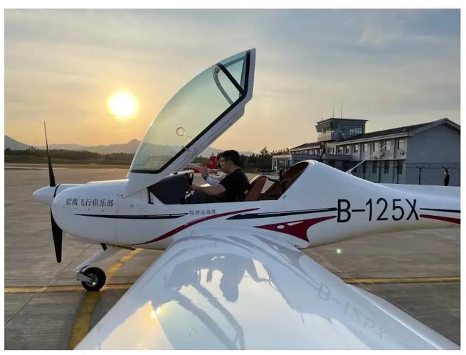 猎鹰飞行俱乐部训练机型之山河SA60L飞机